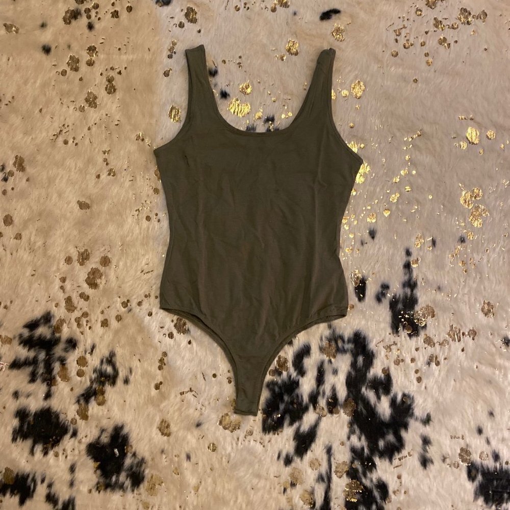 WOMEN’S olive green scoop neck tank top bodysuit